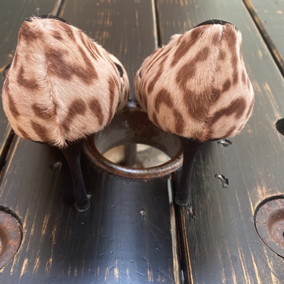 Dolce & Gabbana Two Tone Leopard Print Calf Hair & Suede Leather Peep Toe Pumps - Picture 12 of 14